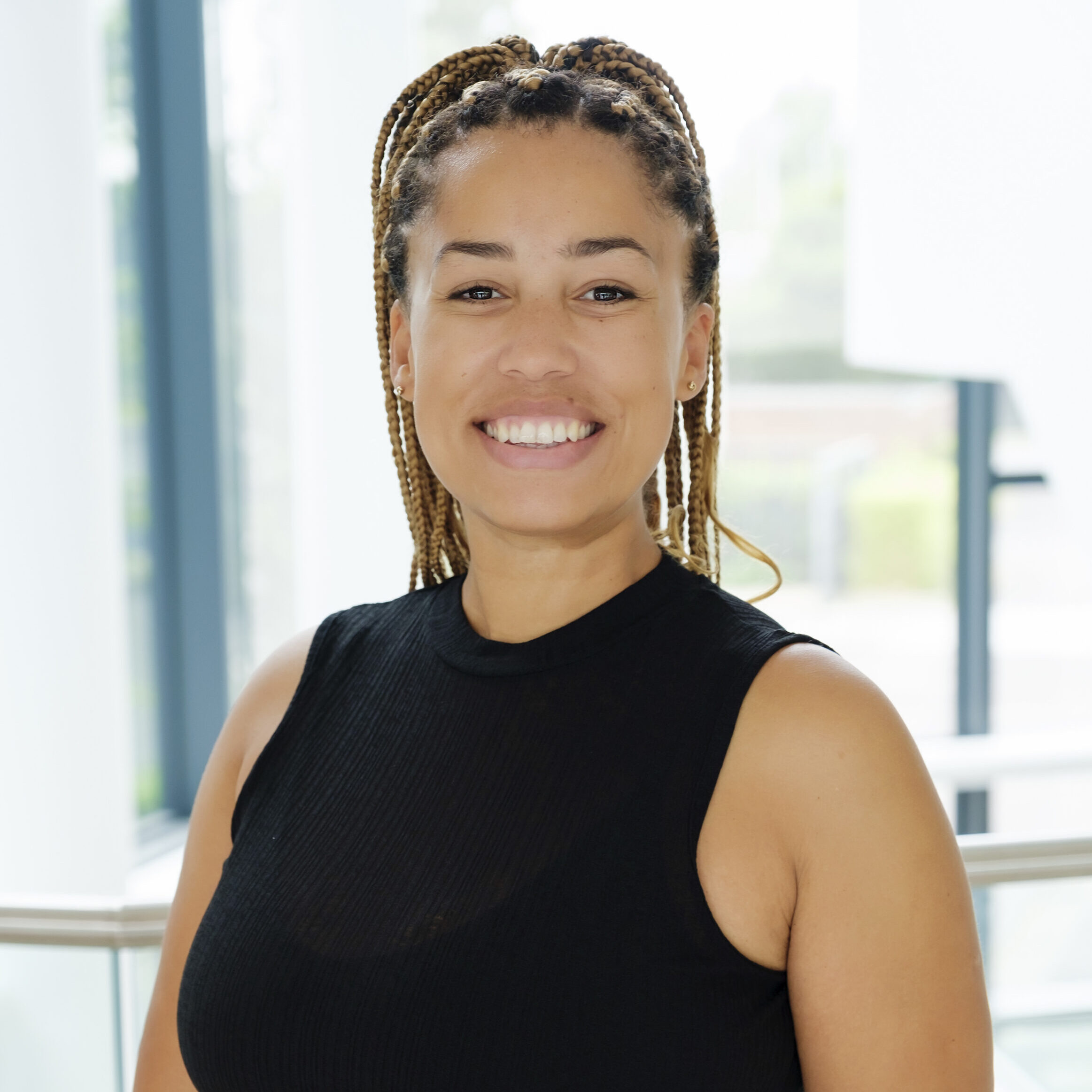 Hannah brown headshot